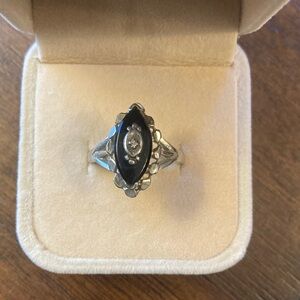 Vintage 10k White Gold and Onyx Ring